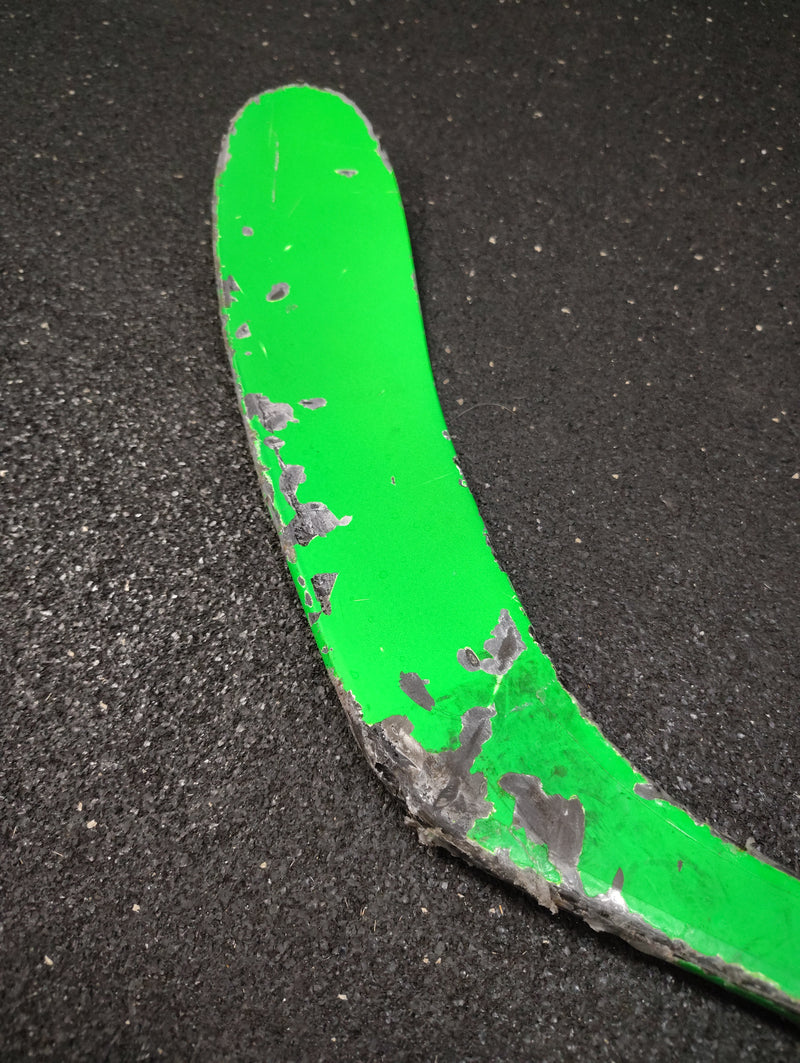 Load image into Gallery viewer, Used CCM Ribcore 76k Right Handed Hockey Stick
