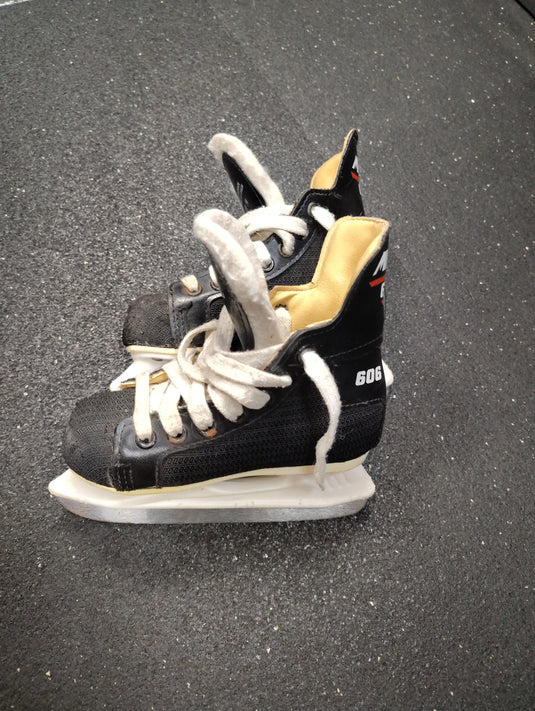 Used Micron 606 Youth Hockey Skates Size 10