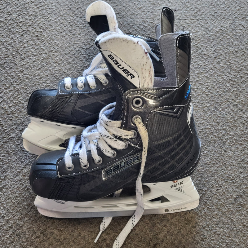 Load image into Gallery viewer, Used Bauer Nexus 88 Hockey Skates Size 4
