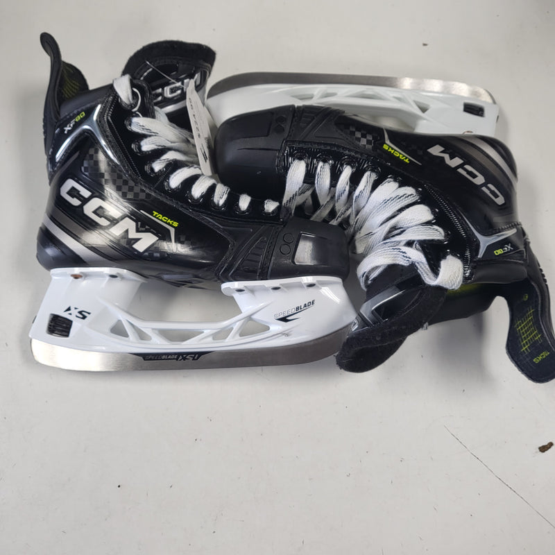 Load image into Gallery viewer, Lightly Used CCM Tacks XF 80 Size 3 Hockey Skates
