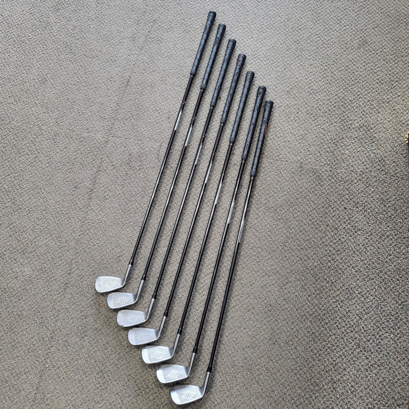 Load image into Gallery viewer, Used Golden Bear XS Tech Golf Club Set
