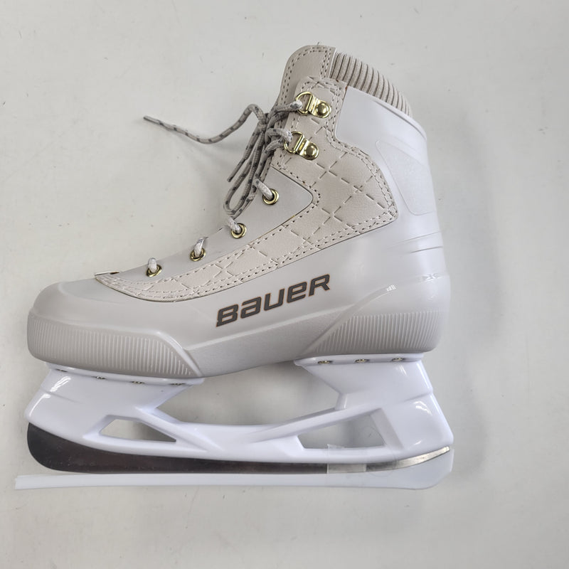 Load image into Gallery viewer, Bauer Tremblant Recreational Ice Skate Size 4.0
