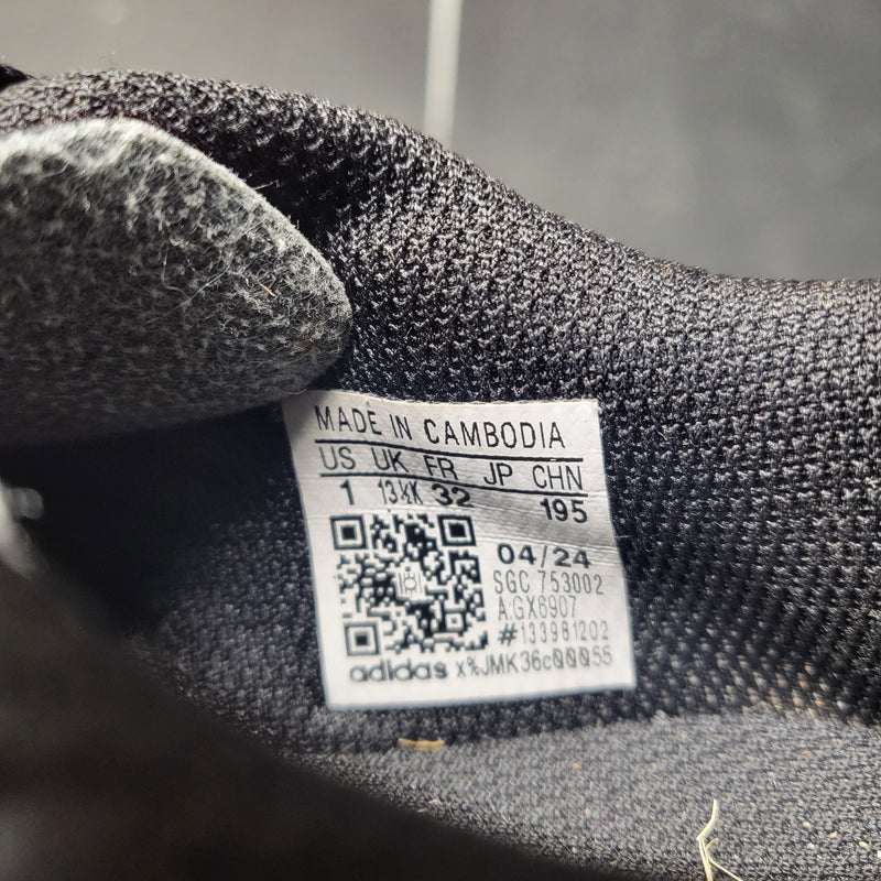 Load image into Gallery viewer, Used Adidas Pink/Black Soccer Cleats Size 1
