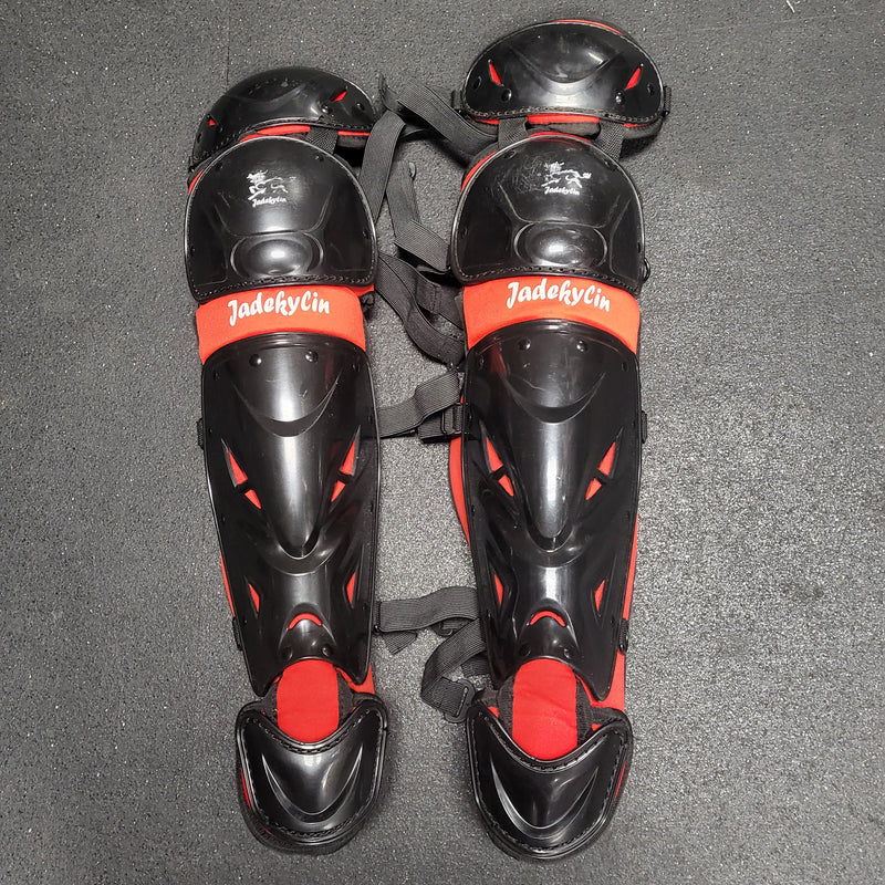 Load image into Gallery viewer, Used Jadekylin BH04RE Catcher's Shin Guards
