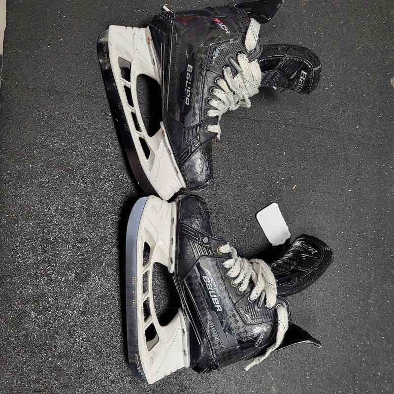 Load image into Gallery viewer, Used Bauer Supreme Mach Int. Size 4 Fit 3 Hockey Skates
