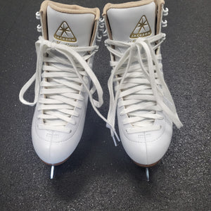Used 3.5 Jackson Mystique Figure Skates w/ Box