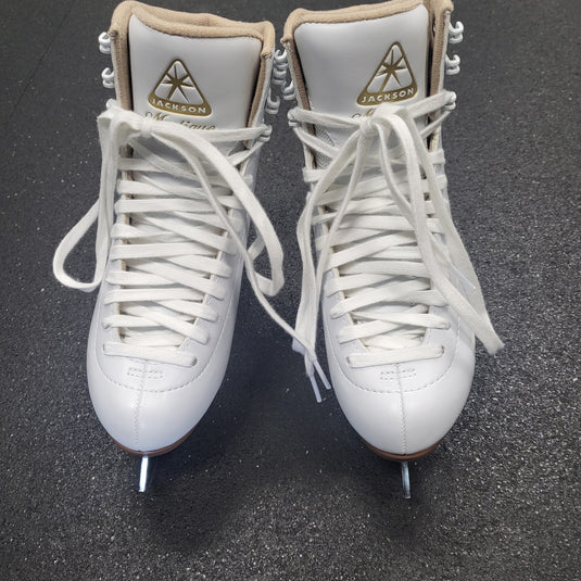 Used 3.5 Jackson Mystique Figure Skates w/ Box