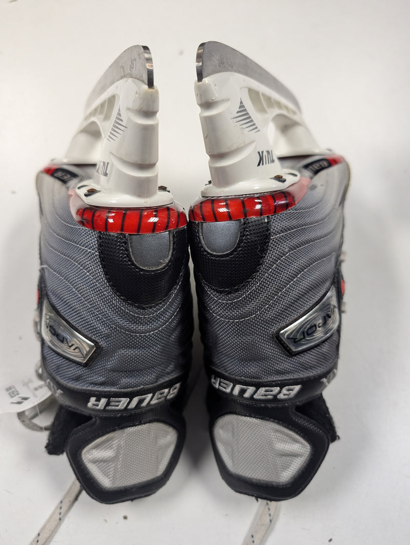 Load image into Gallery viewer, Used Bauer Vapor XIX Hockey Skates Jr Size 3.5D
