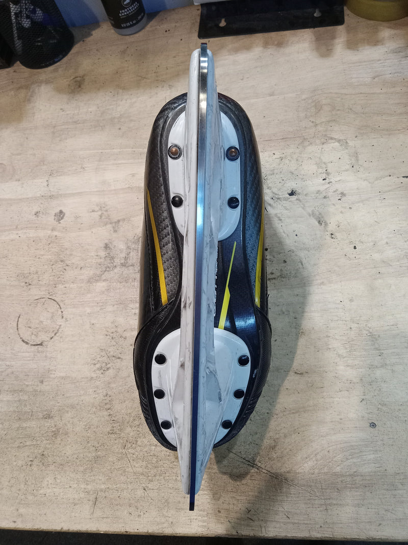 Load image into Gallery viewer, Used Bauer Supreme M5 Pro Int. 4.5 Fit 3 Hockey Skates
