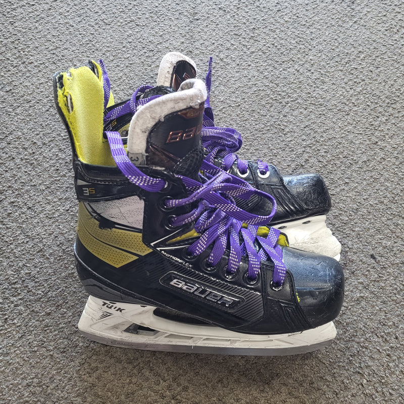 Load image into Gallery viewer, Used Bauer Supreme 3s Ice Skates Size 3.5
