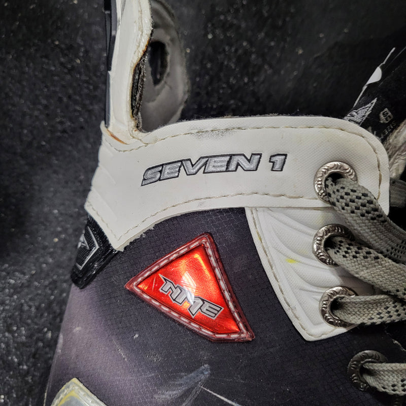 Load image into Gallery viewer, Used Mission Seven 1 Ice Skates Size 4.5
