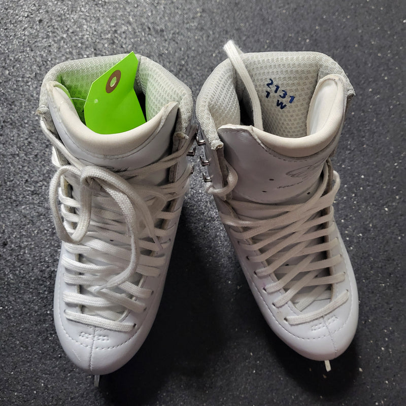 Load image into Gallery viewer, Used Jackson Ultima Elle Figure Skates, JR 1
