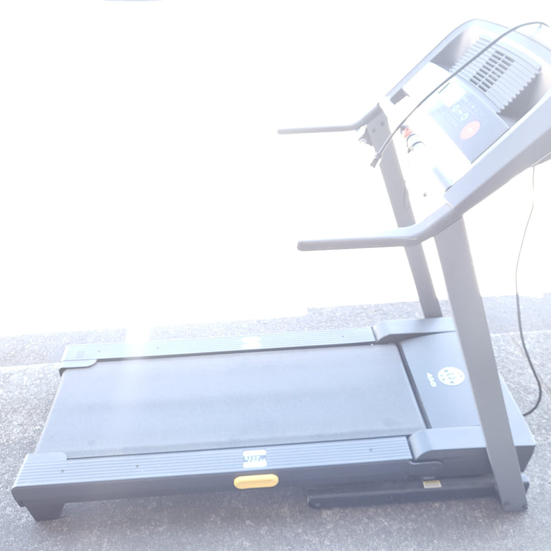 Load image into Gallery viewer, Used Golds Gym 450 Treadmill

