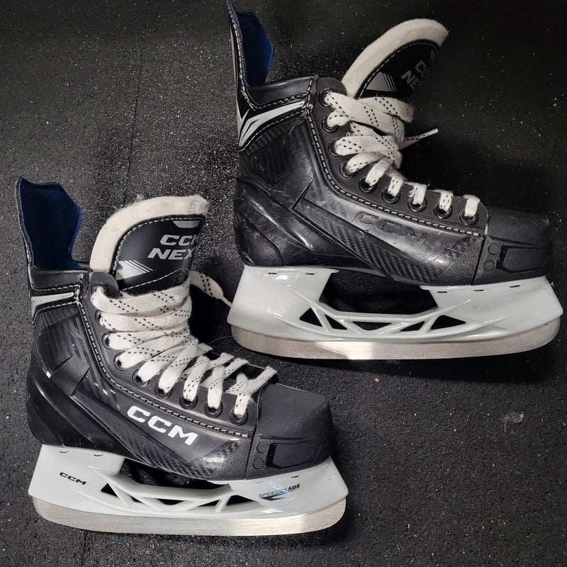Load image into Gallery viewer, Used CCM Next Ice Skates Size 2
