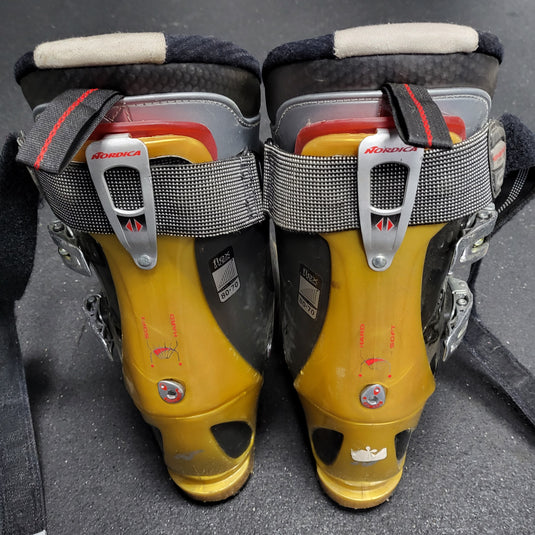 Used Nordica W10 Unisex Ski Boots - Size: 28-28.5 Mondo