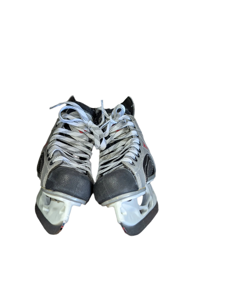Load image into Gallery viewer, Used Easton Synergy Pro Youth Size 13 Hockey Skates
