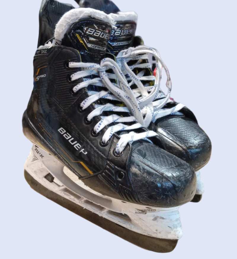 Load image into Gallery viewer, Used Bauer Supreme M5 Pro Int. 4.5 Fit 3 Hockey Skates
