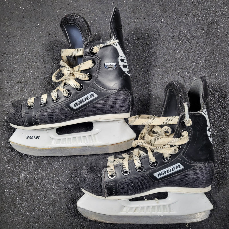 Load image into Gallery viewer, Used Bauer Impact 100 Hockey Skates - Size: Youth 11R
