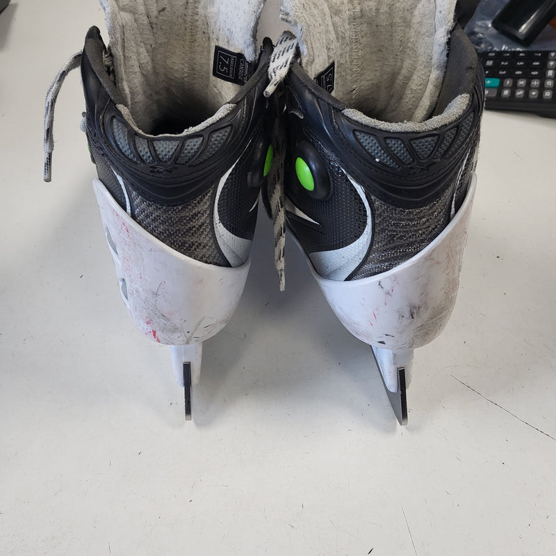 Load image into Gallery viewer, Used Reebok 11k Size 7.5 Goalie Skates
