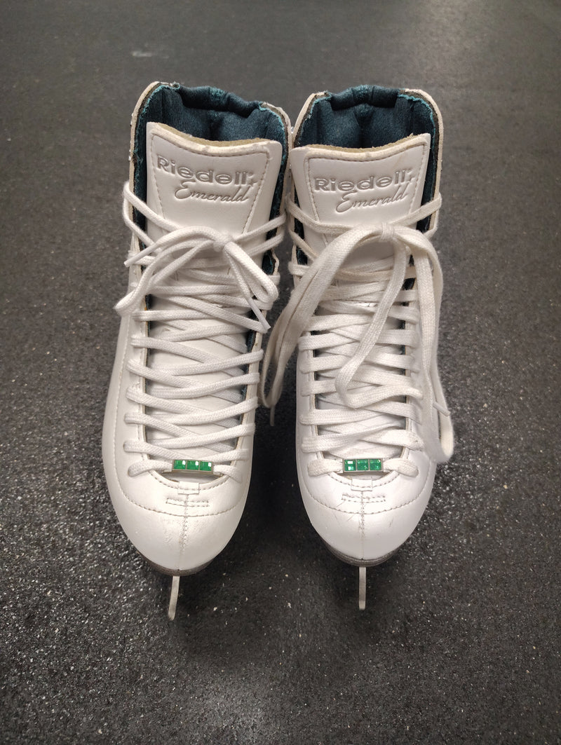 Load image into Gallery viewer, Used Riedell Emerald Size 5.5 Figure Skates

