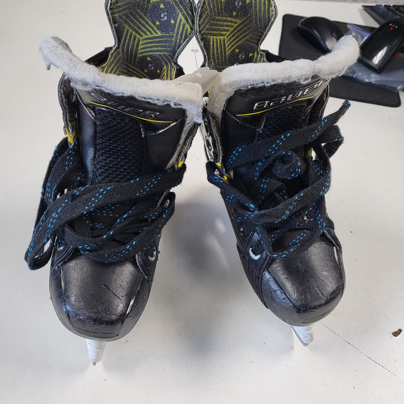 Load image into Gallery viewer, Used Bauer M40 Skates Size 1.5D
