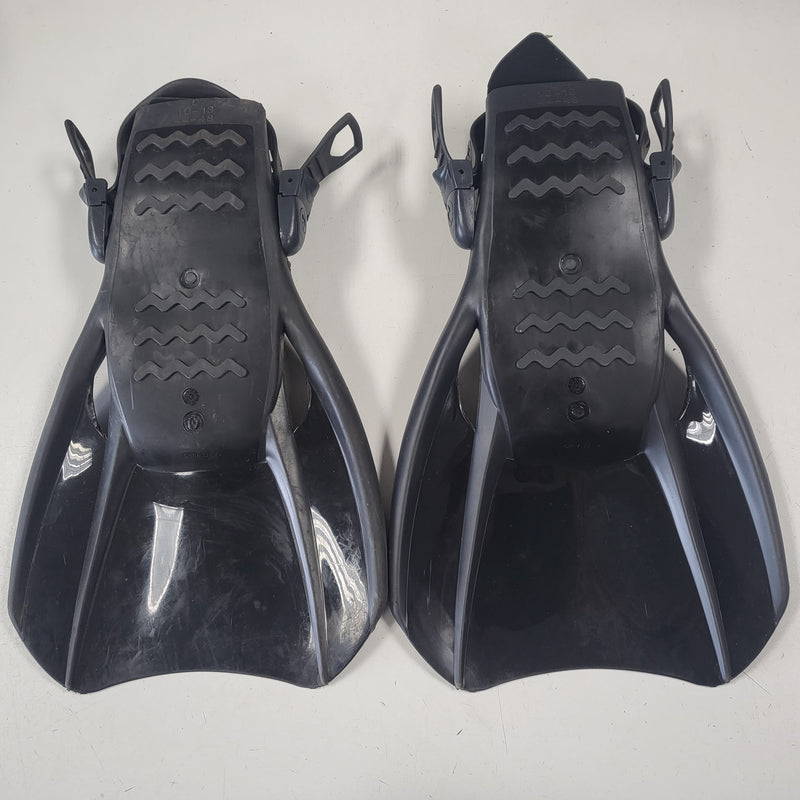 Load image into Gallery viewer, Used U.S. Divers Trek Travel Sized Snorkeling Fins - Size: L (10-13)
