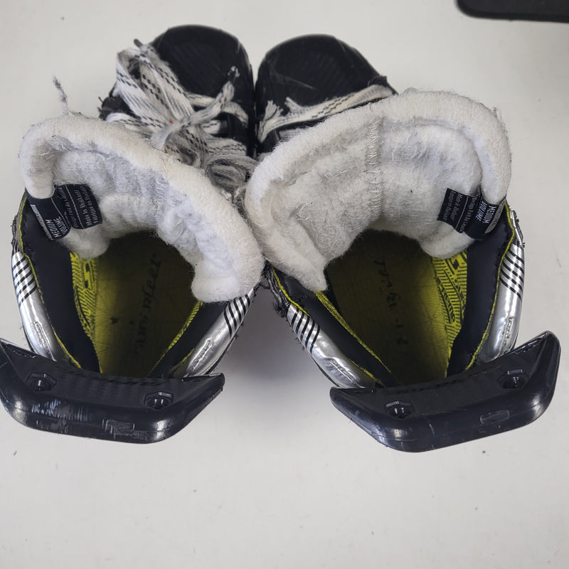 Load image into Gallery viewer, Used Bauer Supreme M5 Pro Hockey Skates Jr. Size 4.5 fit 2
