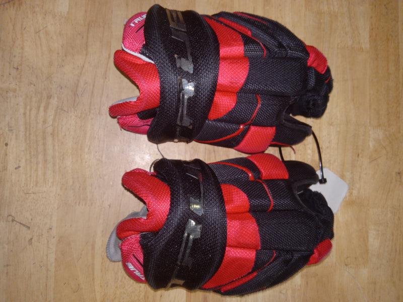 Load image into Gallery viewer, Used True Catalyst 7X 12&quot; Junior Hockey Gloves
