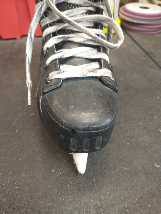 Used Bauer Flex lite 44 Size 2 Hockey Skates