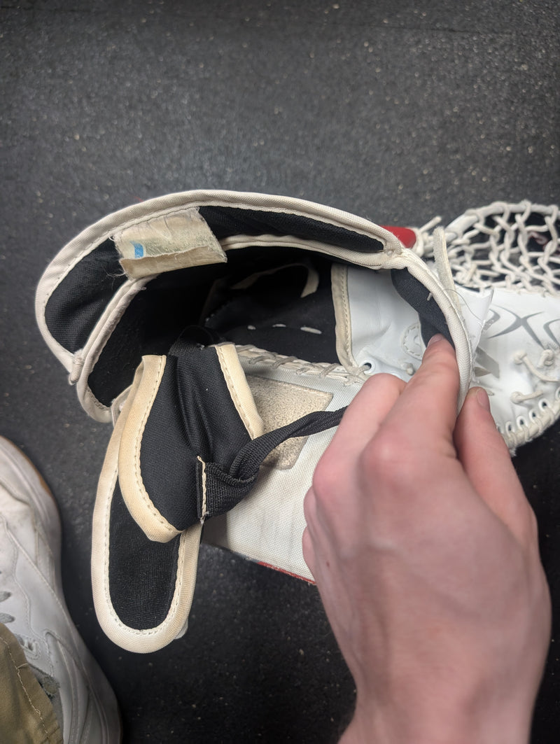 Load image into Gallery viewer, Used Bauer Vapor X:40 Junior Hockey Goalie Glove
