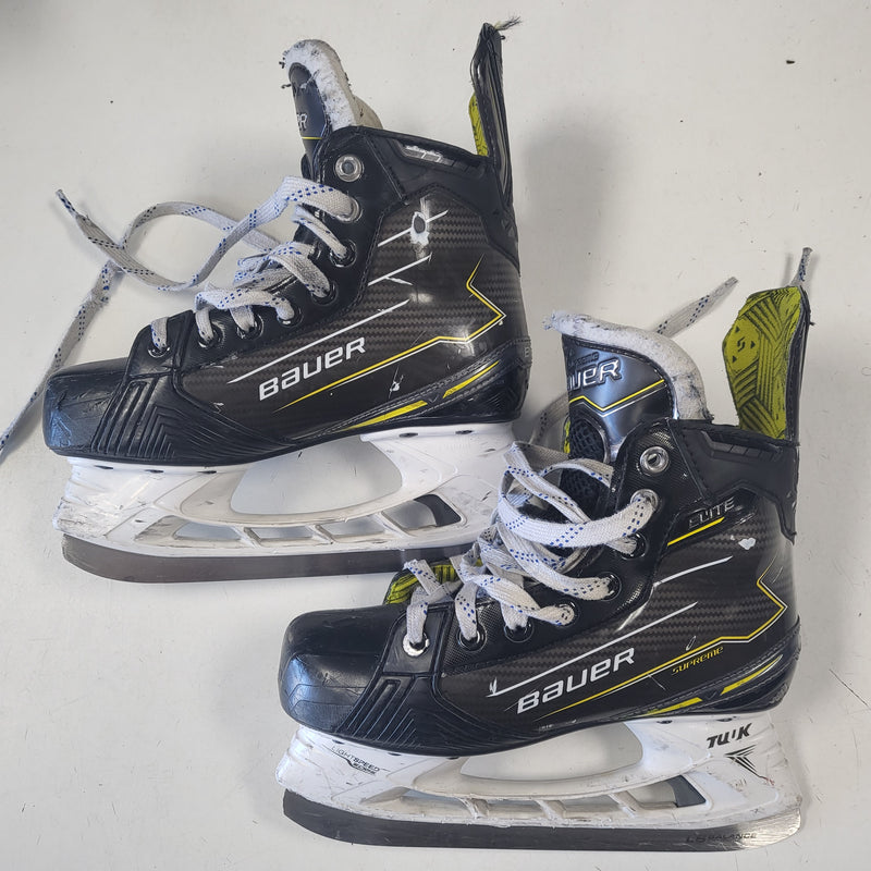 Load image into Gallery viewer, Used Bauer Elite Supreme Hockey Skates - Size Junior 3.5
