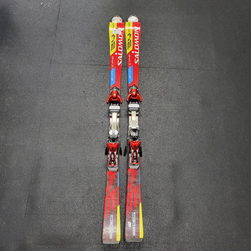Load image into Gallery viewer, Lightly Used Salomon Equipe Skis With Saloman Bindings Size 155
