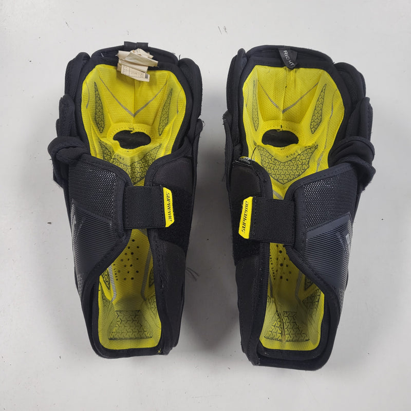 Load image into Gallery viewer, Used Warrior Alpha LX 40 Shin Guards 11 Inch
