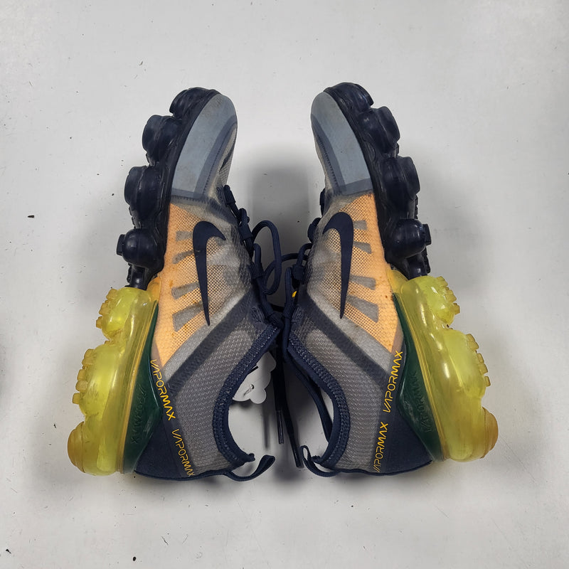 Load image into Gallery viewer, Used Nike Vapormax 2019 Size 6Y Running Shoes
