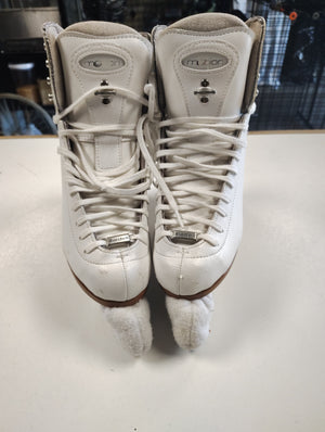 Slightly Used Riedell Motion Figure Skates Size 4