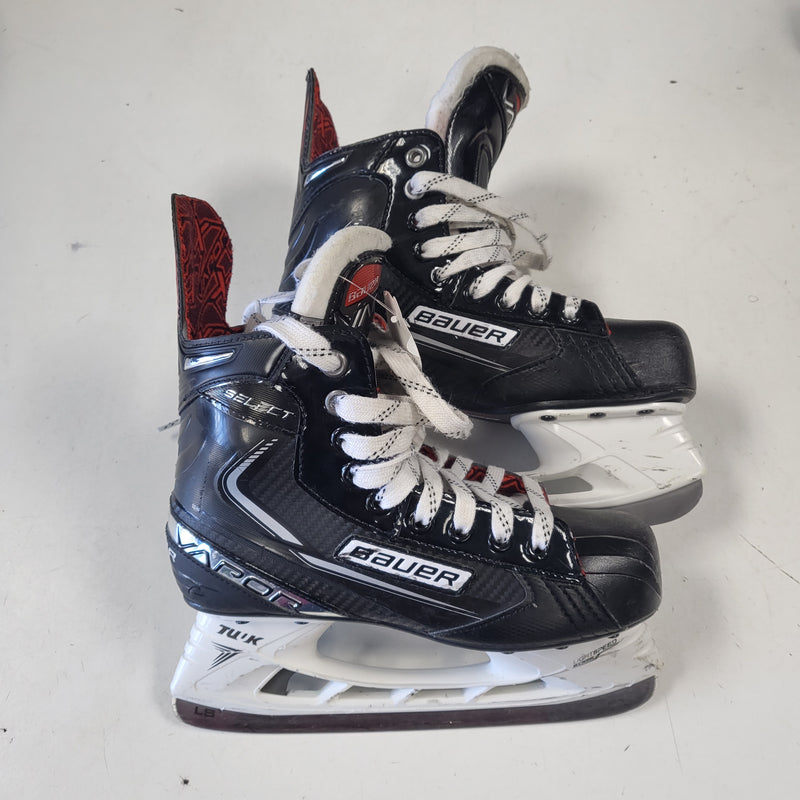 Load image into Gallery viewer, Used Bauer Vapor Select Ice Hockey Skates Size 3.5
