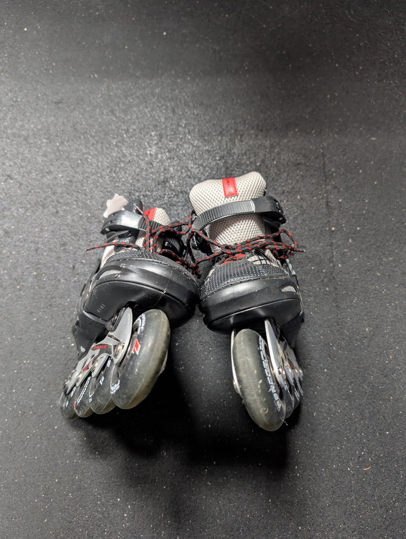 Load image into Gallery viewer, Used Schwinn Size 8-9.5 Inline Skates
