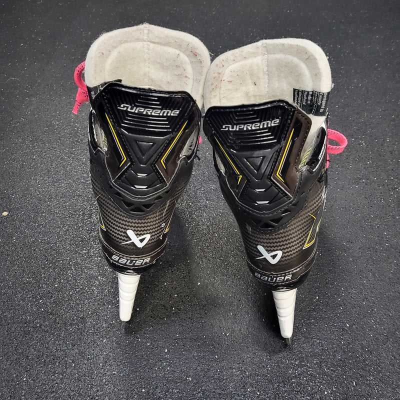 Load image into Gallery viewer, Used Bauer Supreme M40 Hockey Skates Size 2

