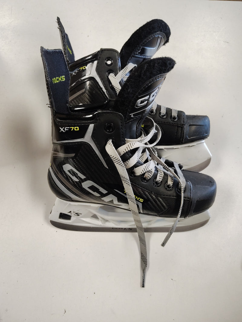 Load image into Gallery viewer, Used CCM Tacks XF 70 Hockey Skates Size 3
