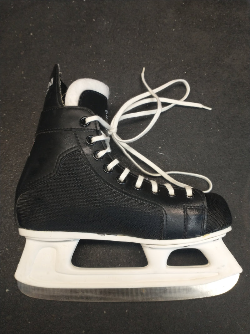 Load image into Gallery viewer, Used Riedell 191 Skates Size 3
