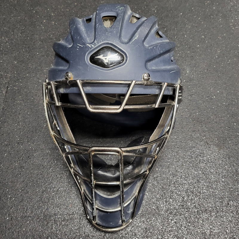 Load image into Gallery viewer, Used Mizuno Samurai MSCH200 Catcher's Helmet - Size: 7"-7 5/8"
