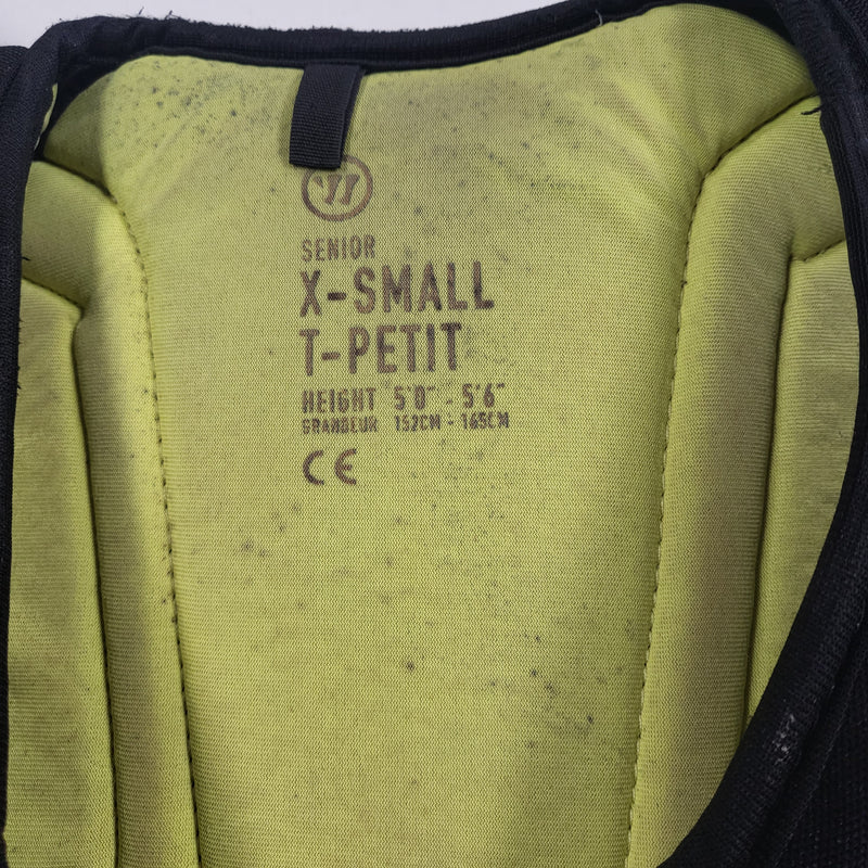Load image into Gallery viewer, Used Warrior Alpha QX4 Hockey Shoulder Pads X-SMALL T-PETIT
