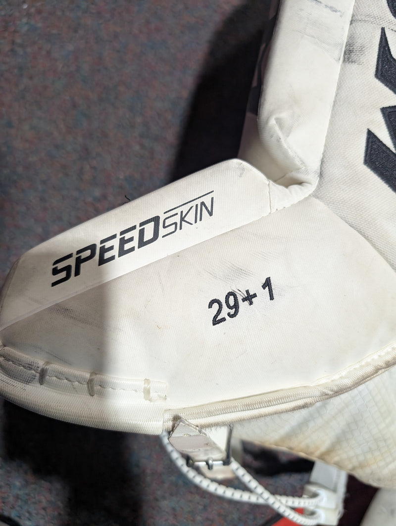 Load image into Gallery viewer, Used CCM E-Flex E3.9 29+1&quot; Intermediate Goalie Leg Pads
