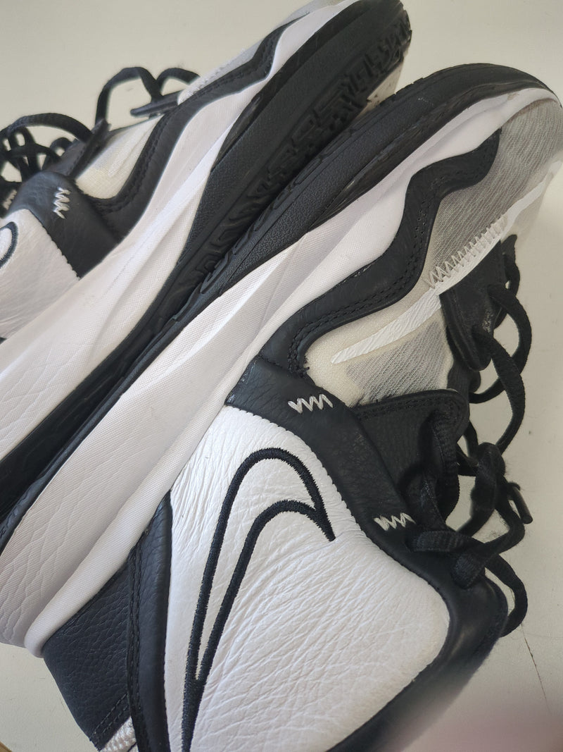 Load image into Gallery viewer, Used Nike Kyrie Infinity TB White Black Mens Size 9 Court / Basketball Shoe
