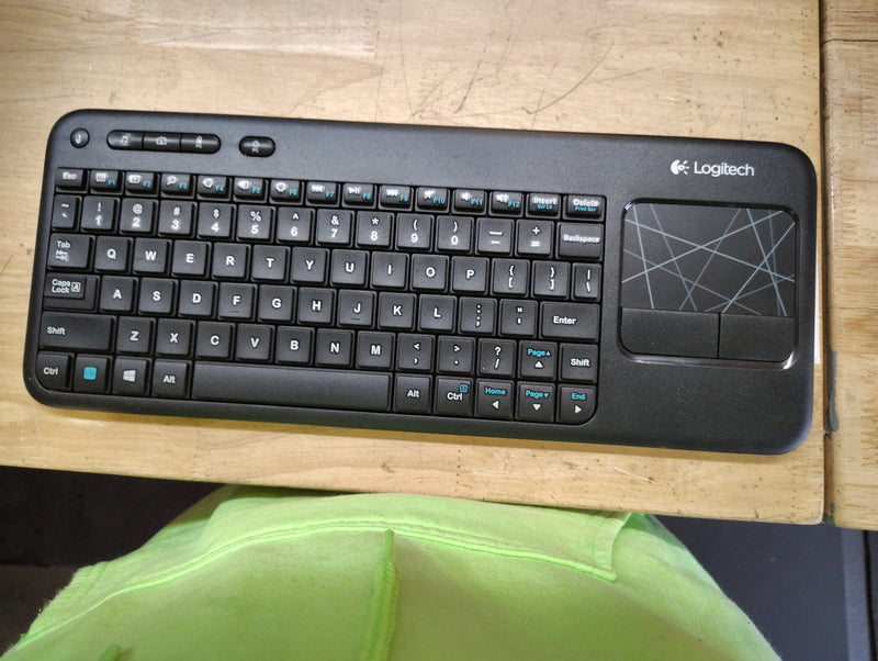 Load image into Gallery viewer, Logitech k400r keyboard
