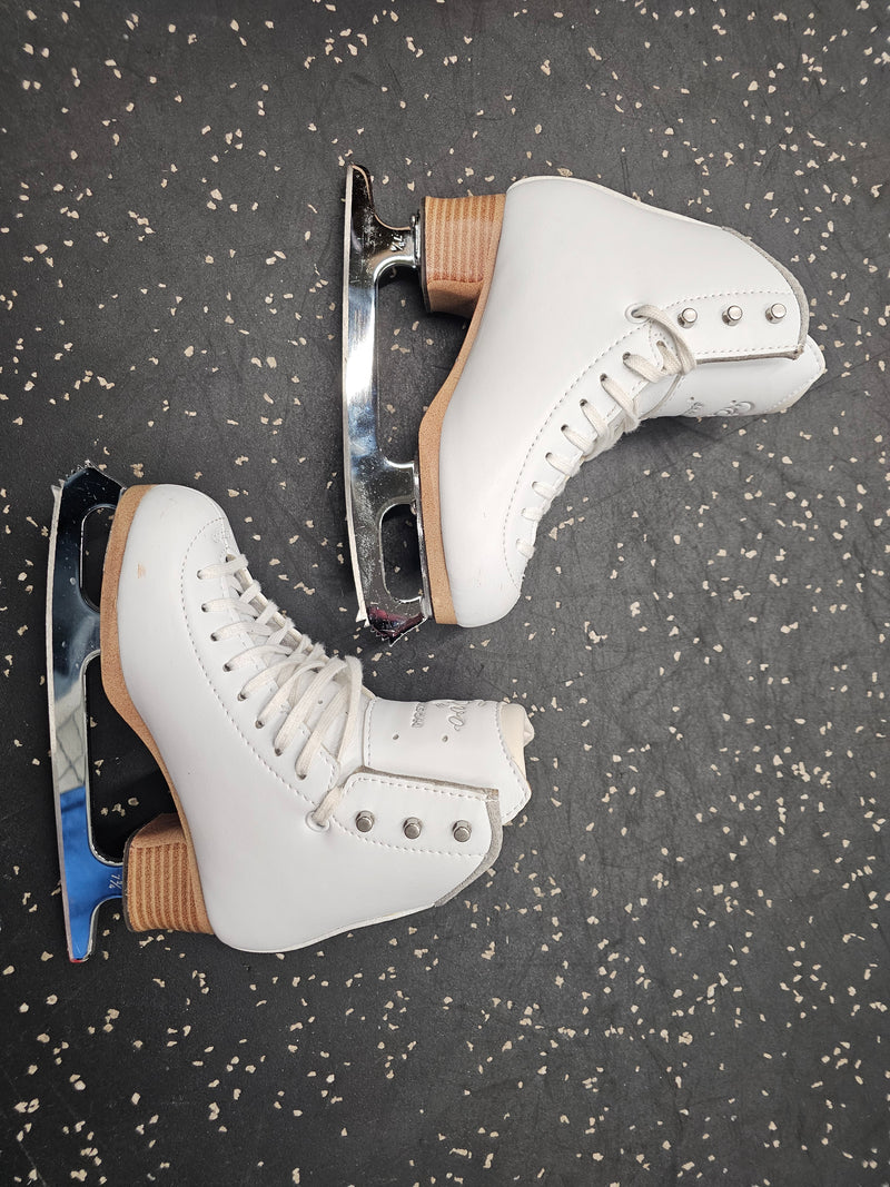 Load image into Gallery viewer, Slightly Used Jackson Ultima Evo Figure Skates, JR 2
