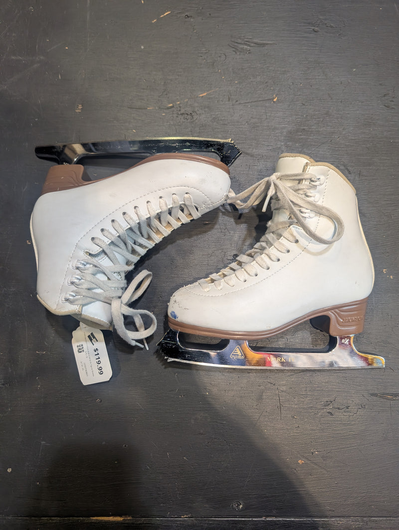 Load image into Gallery viewer, Used Jackson Artiste Size 2.5B Girls Figure Skates
