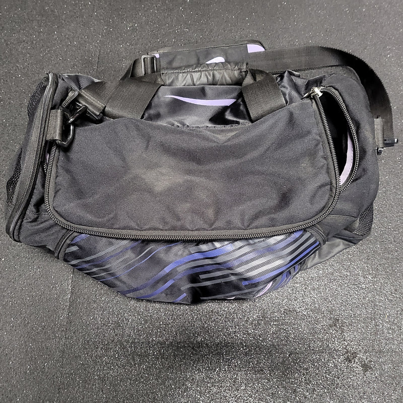 Load image into Gallery viewer, Used Nike Duffel Bag - 20"
