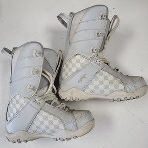 Used Lamar Snowboarding Boots - Size: Women's 6