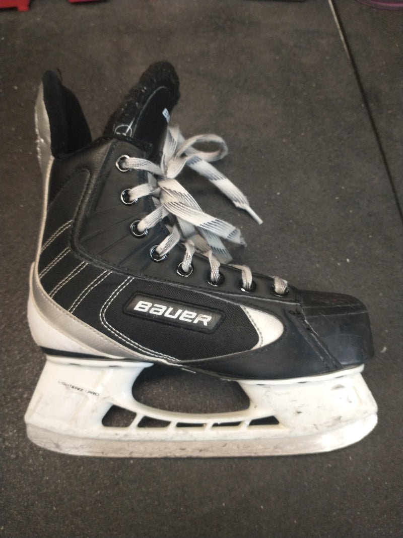 Load image into Gallery viewer, Used Bauer Flex lite 44 Size 2 Hockey Skates
